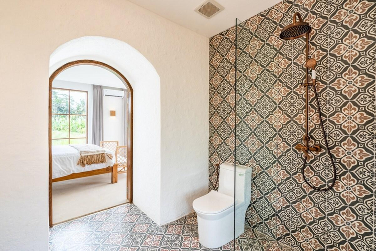 Bathroom 5, Tembaga villa by EVDEkimi, Gianyar