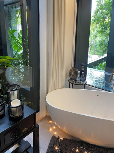 Bathroom 4, Safe House 168, Mae Rim