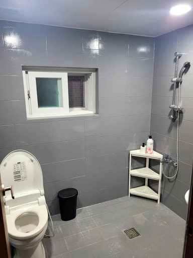 Others 4, Good Guesthouse #2, Mapo
