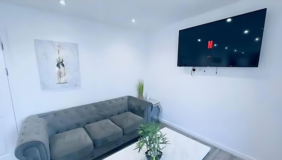 Others 4, Charming 2-bed Apartment in Liverpool, Sefton