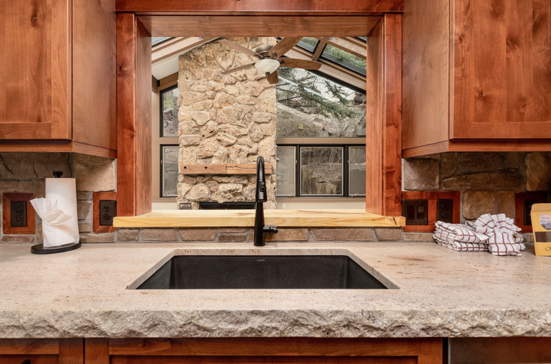 Private kitchen 5, Breiding Upper Luxury Vacation At Windcliff 2 Bedroom Home by RedAwning, Larimer
