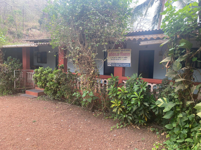 Others 4, Aviraj Nivas, Ratnagiri