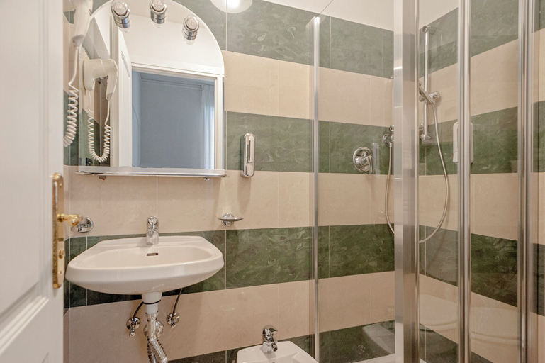 Bathroom 3, The Port Residence, Livorno