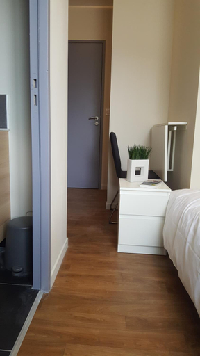 Bedroom 2, Hotel Belvue, Vaucluse