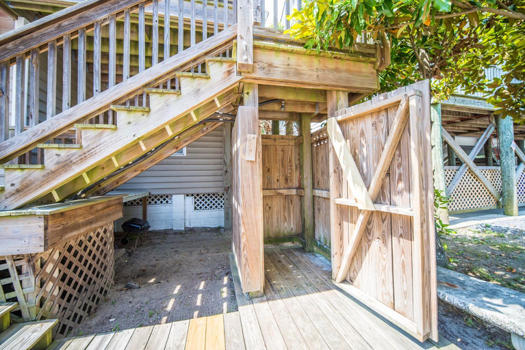Exterior & Views 1, 118 E Arctic Unit C - Salty Shack - Across from the Beach, Charleston