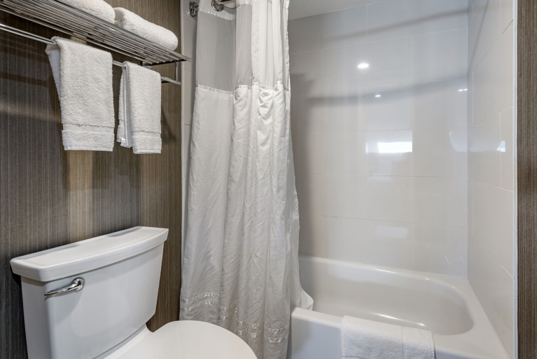 Bathroom 4, Amwell Suites Somerset Bridgewater, Somerset