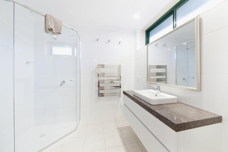 Bathroom 5, Arlberg Hotel Mt. Buller, Mount Buller Alpine Resort