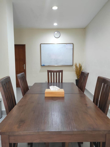 Dining Room 5, ARCS Jambuluwuk Blok M1, South Jakarta