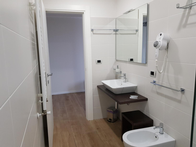 Bathroom 14