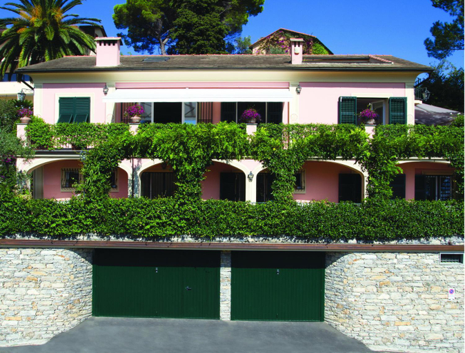 Exterior 1
