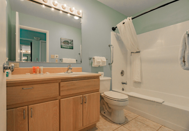 Bathroom 5, Embarcadero Resort Hotel & Marina, Lincoln