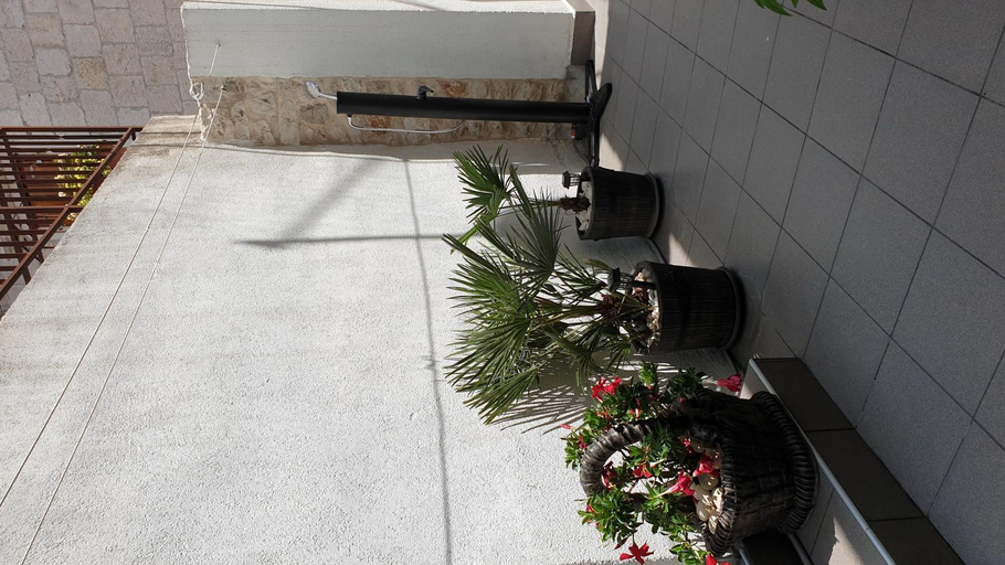Others 3, LEMON TREE, Trogir