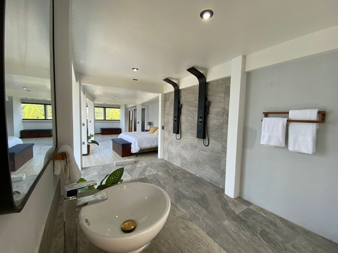 Bathroom 7