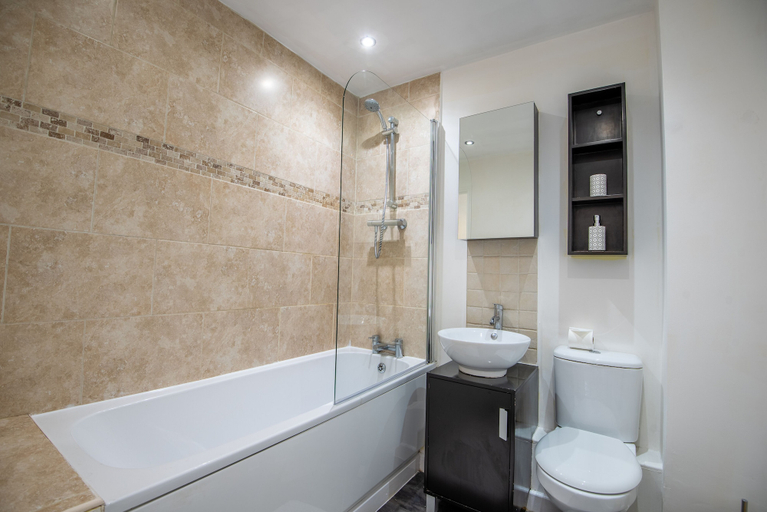 Bathroom 3, No 10, Nottinghamshire