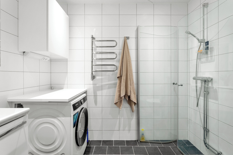 Bathroom, Modern Central Apartment, Uppsala