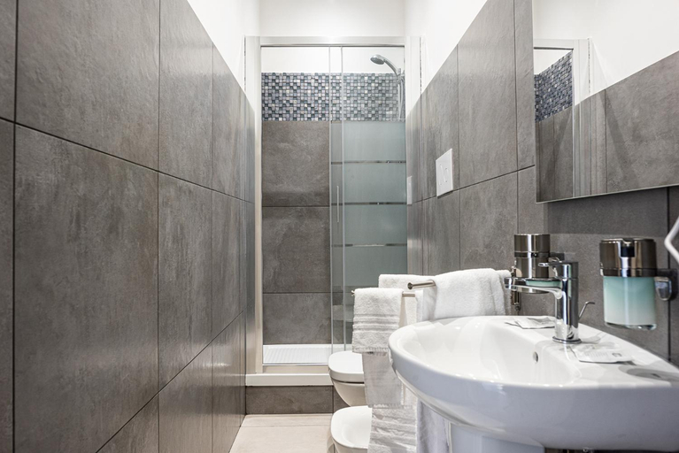 Bathroom, Costanza, Catania