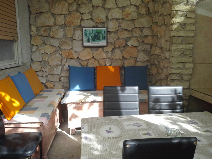 Others 5, Isabele, Šibenik