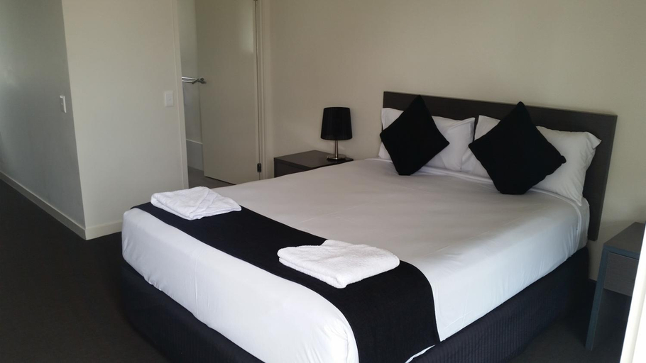 Bedroom 3, Dooleys Tavern and Motel Capella, Peak Downs