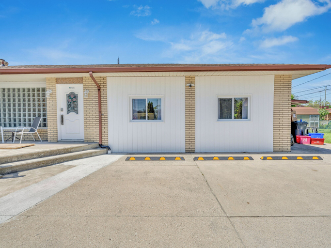 Exterior & Views 2, Parkside Flat #5 - Seacliff Beach Suites, Essex