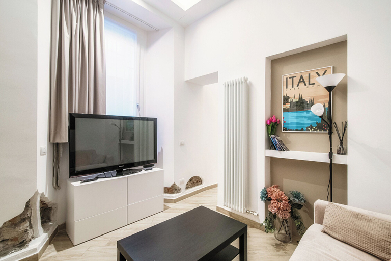 Room 4, Lake Como Love, Como