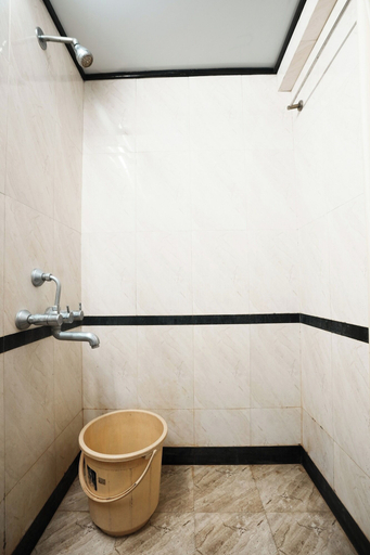 Bathroom 4, Hotel Kings Palace, Mumbai Suburban
