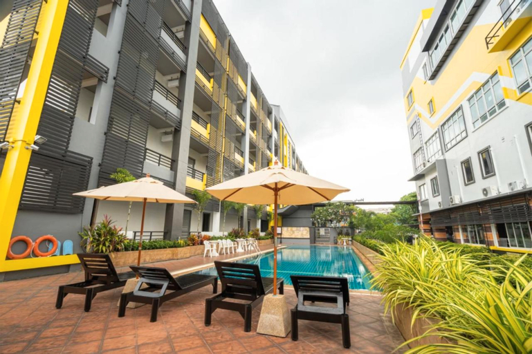 Exterior & Views 9