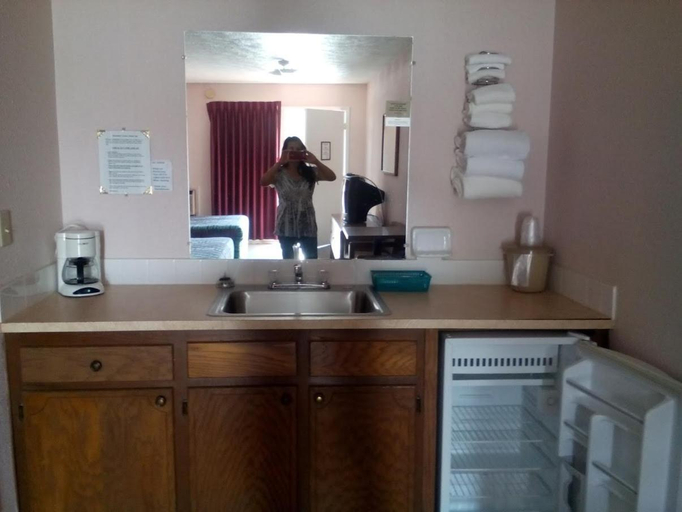Others, Mountain Country Motor Inn, Stone