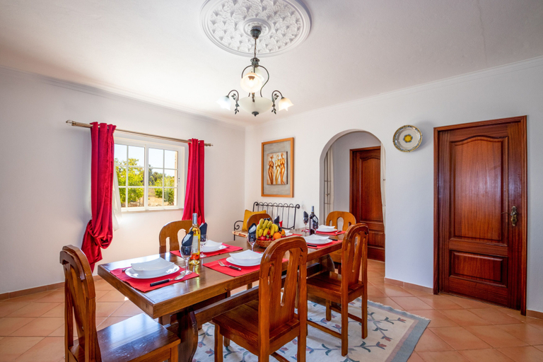 Others 5, Villa Muriwai, Silves