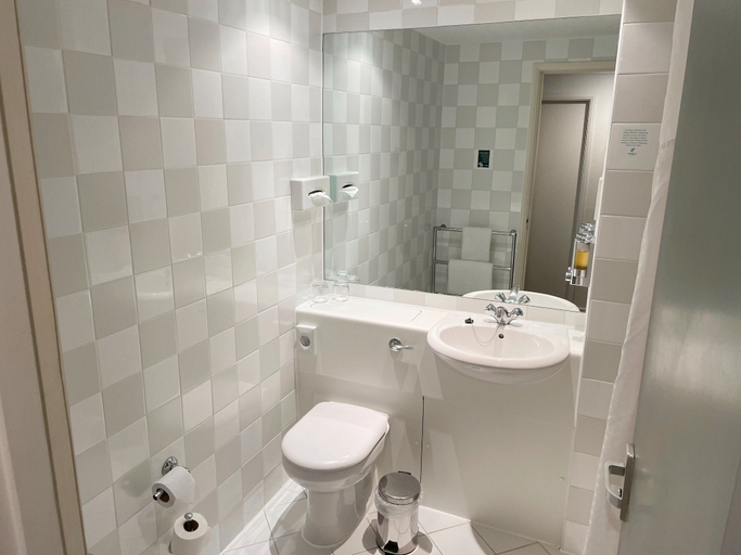 Bathroom 3, Holiday Inn HULL MARINA by IHG, Kingston upon Hull