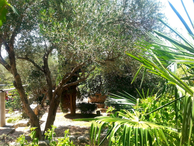 Others 4, Spacious Holiday House Hana, Sleeps 12, Pašman