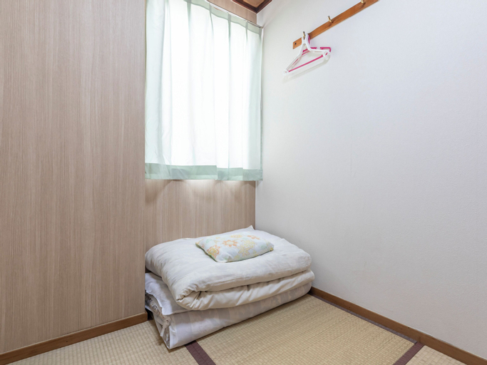 Bedroom 5, Business Hotel Kaga, Osaka