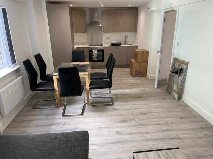 Others 3, Modern 3 Bedrooms Apt. 01 - Camberley, Surrey