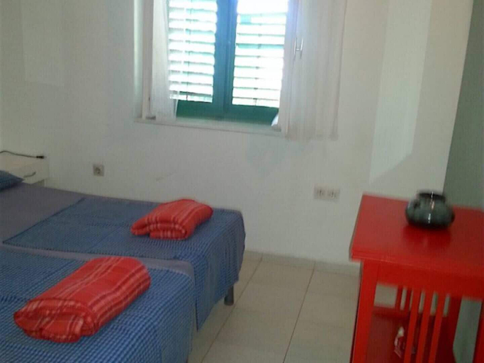 Others 5, Spacious Holiday House Hana, Sleeps 12, Pašman