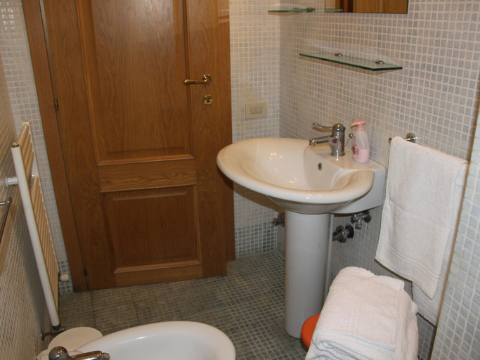 Bathroom 5, Restful Farmhouse with Pool near Forest in Vinci, Florence