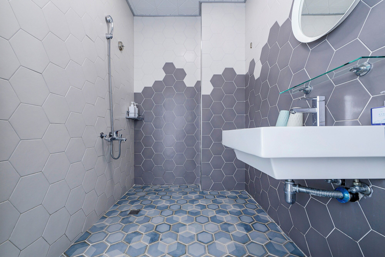 Bathroom 5, Cat at Greece, Pingtung
