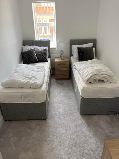 Bedroom 2, Modern 3 Bedrooms Apt. 01 - Camberley, Surrey