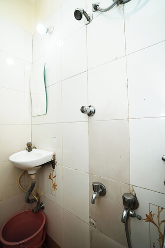 Bathroom 3, Hotel Sai Parikrama, Thane