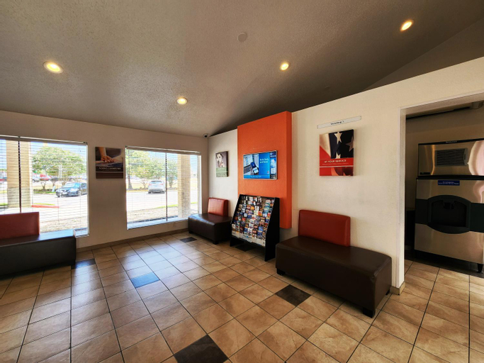 Public Area 3, Motel 6 Baytown, TX - Baytown East, Chambers