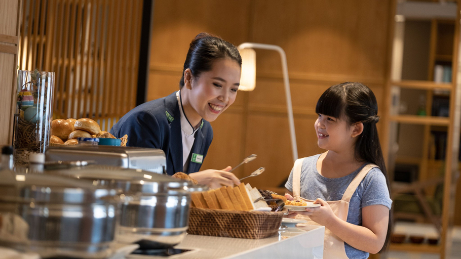 Holiday Inn & Suites Jakarta Gajah Mada - Food & Drinks