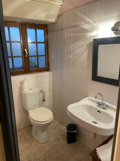 Bathroom 3, La Penate, Côtes-d'Armor