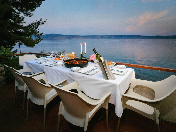 Food & Drinks, Fantastic Holiday Home With Amazing Garden, Private Pool, Directly on the Beach, Starigrad