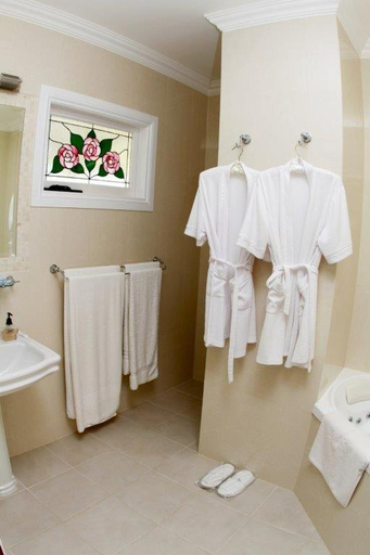 Bathroom 3, Reid's Place Bed & Breakfast, Redcliffe-Scarborough