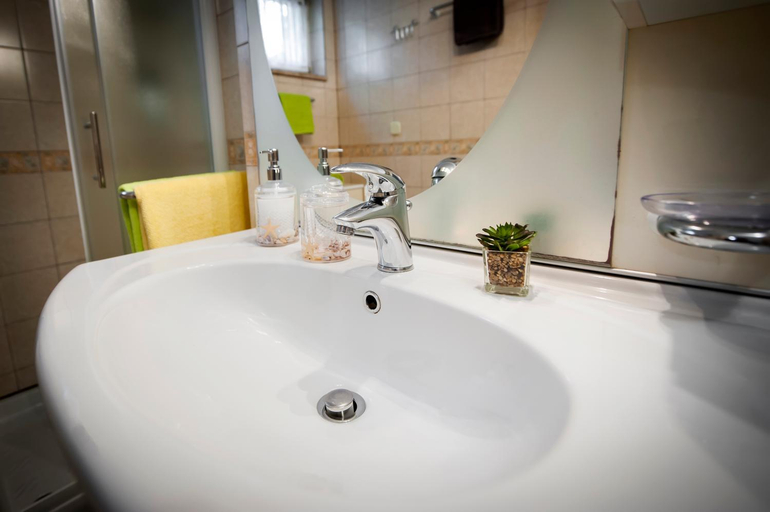 Bathroom 3, Apartment & Rooms Graciela, Rovinj