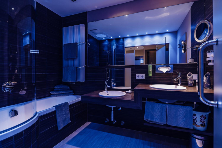 Bathroom 4, Ellmauhof - das Generationenresort, Zell am See