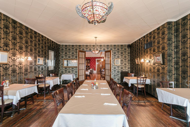 Food & Drinks, The Naples Hotel, Ontario
