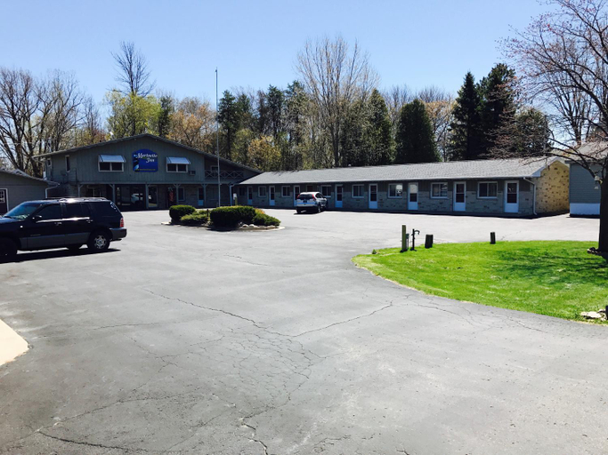 Others 4, Marinette Inn, Marinette