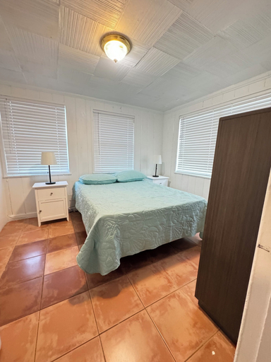 Bedroom 1, La Mare, Broward