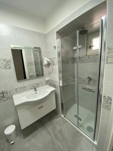 Bathroom 3, TOURISTHOUSE MONOPOLI 10, Bari