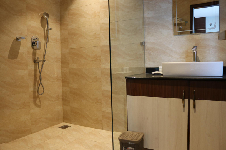 Bathroom 2, Galaxy Garden Resort, Narayani