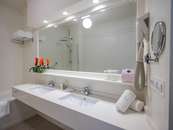 Bathroom 5, ON Hotels Oceanfront Adults Designed, Huelva
